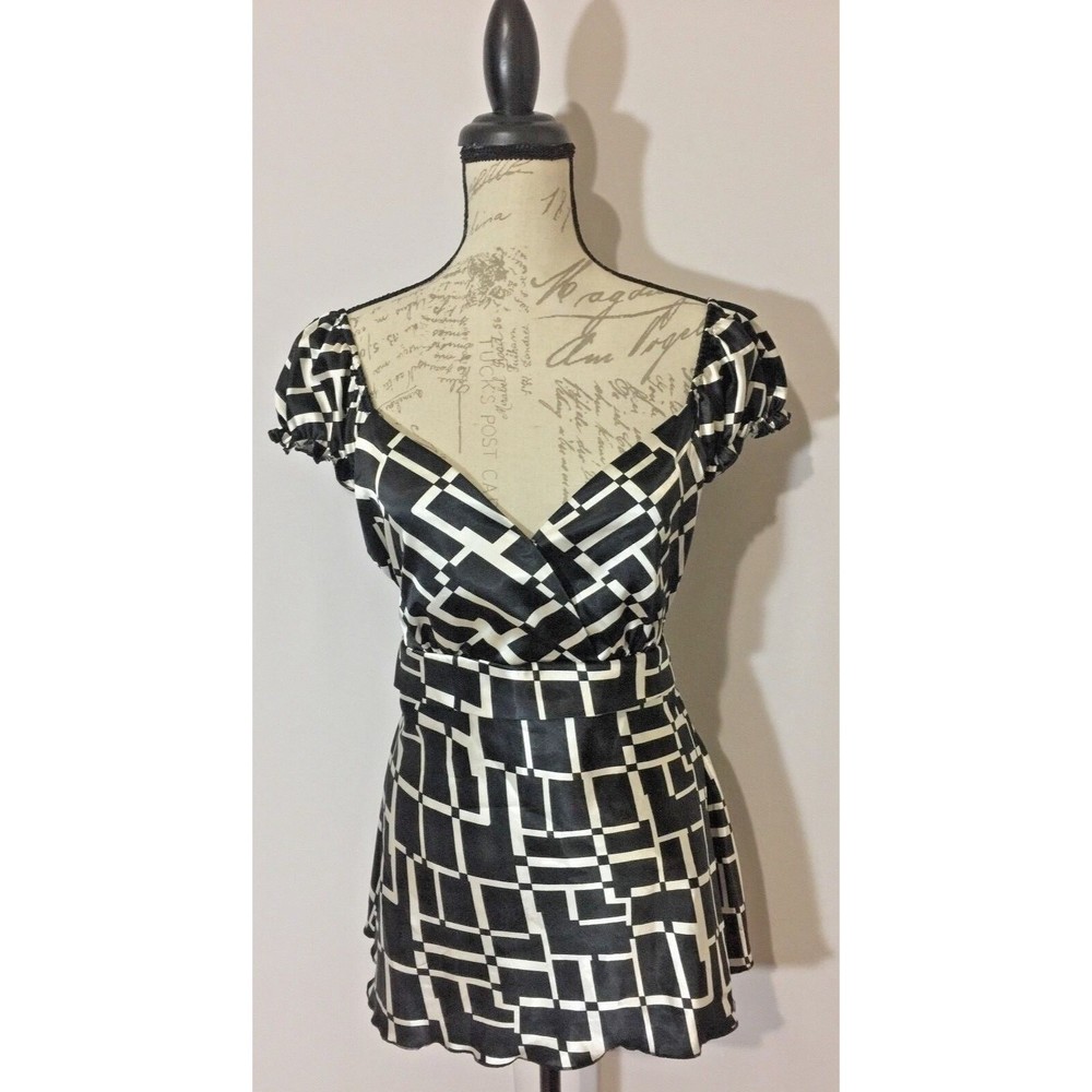 Women' Clothing Co. Blouse Size(L) Cute & Comfortable Fit Trending Style Fashion
